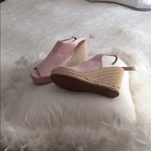 Summer wedges
